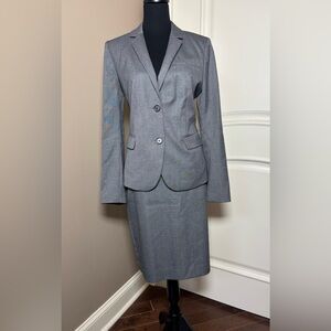 Ann Taylor Classic Modern Charcoal Two-Piece Skirt Suit Set Curvy Fit Size 8